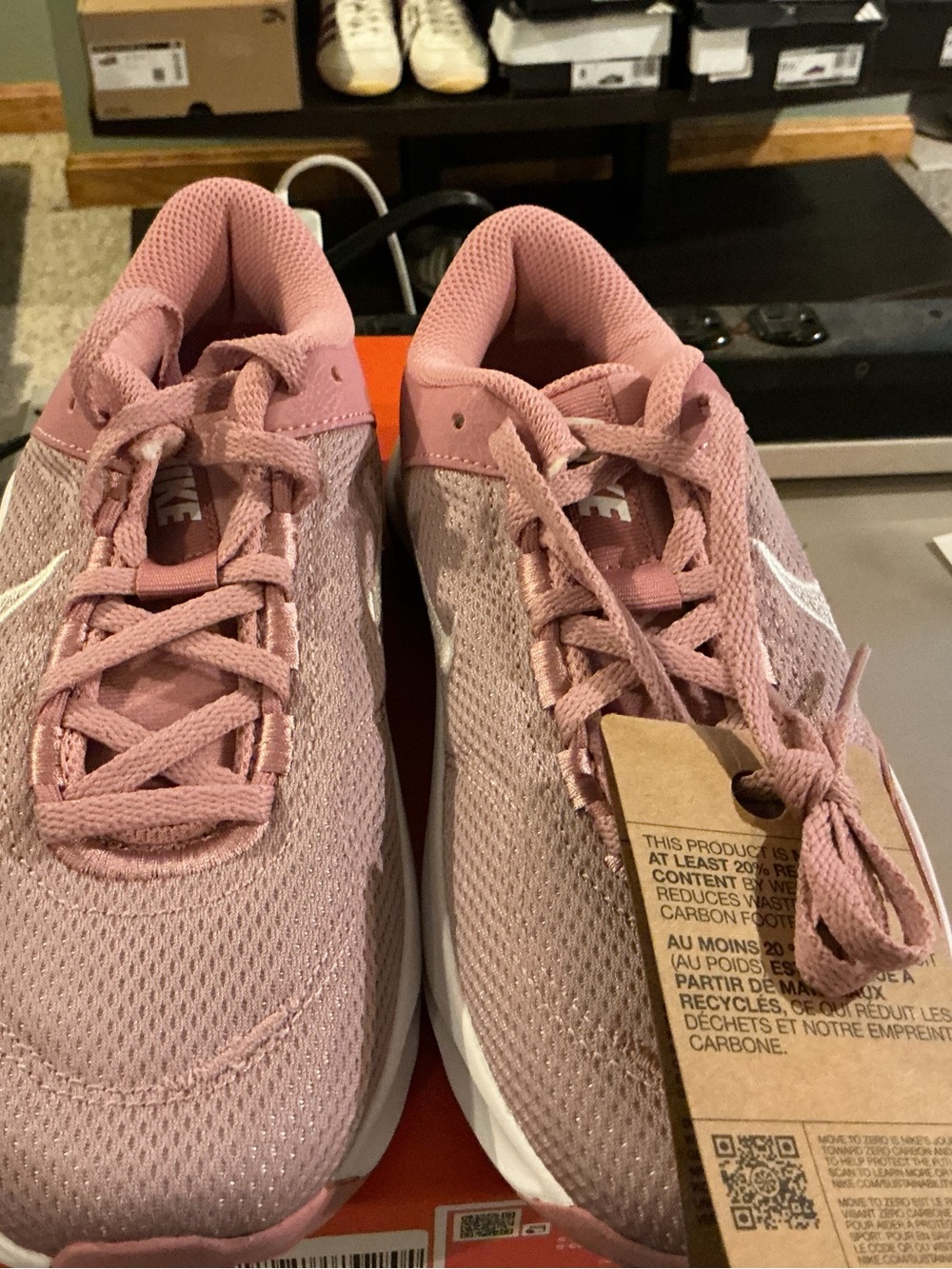 Nike Women’s Legends Essential 3 brand new in box no lid. Youth 5 Women’s 6.5
